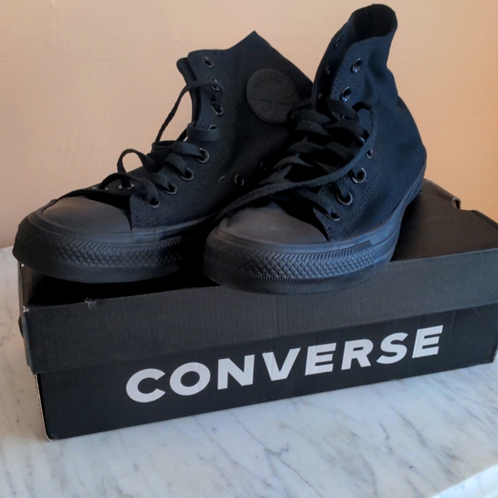 Chuck Taylors Converse black sneakers NWT